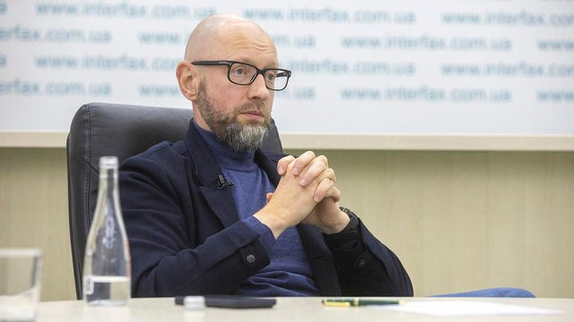 Яценюк: в Україні економіка воєнного часу, а її майбутнє - спільні підприємства в сфері ВПК