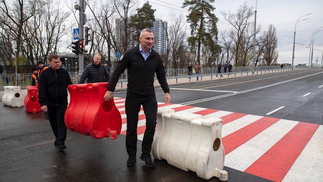 Завершено капітальний ремонт шляхопроводу біля метро "Дарниця" – мер