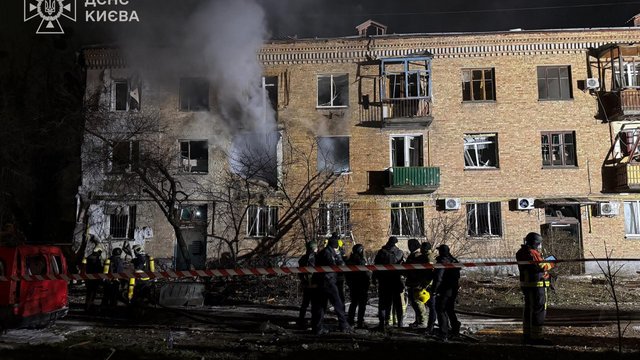 На правому березі Києва знижений тиск води, відомо про вже 13 постраждалих в результаті ворожої атаки, загинуло двоє людей