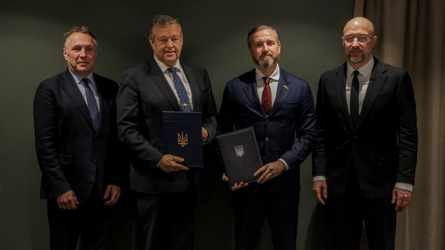 Шмыгаль начал визит в Норвегию: встретился с министром обороны Сандвиком