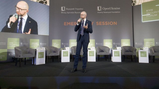 РФ бомбардує українську енергетику, щоб спинити надання Україні далекобійної зброї, - Яценюк