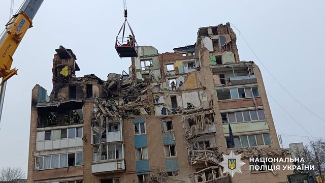 В Тернополе спасатели деблокировали тела женщины и двух детей - полиция