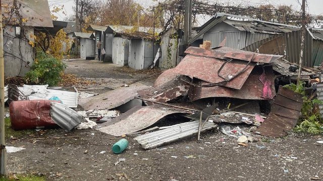 Враг атаковал юг Одесской области: повреждены гаражи и остекление в многоэтажке