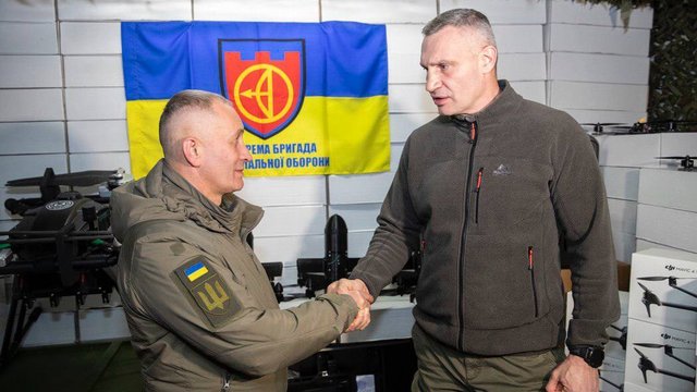 Київська громада передала бійцям 112-ї бригади тероборони 1,5 тис. БпЛА різних типів