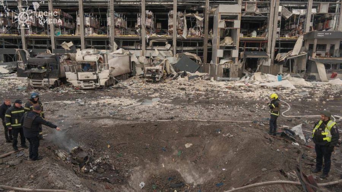 Zelenskyy: Russians launch 22 missiles of various types and over 460 drones, 4 drones fligh into Moldova and Romania