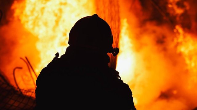 Рятувальники ліквідували пожежу після ворожої атаки на об’єкт газовидобувної галузі на Полтавщині