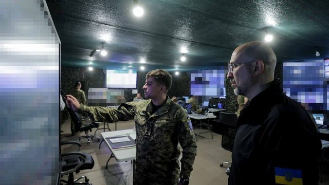 Шмыгаль проверил состояние обороны, обеспечение военных и ход боевых действий на Херсонщине