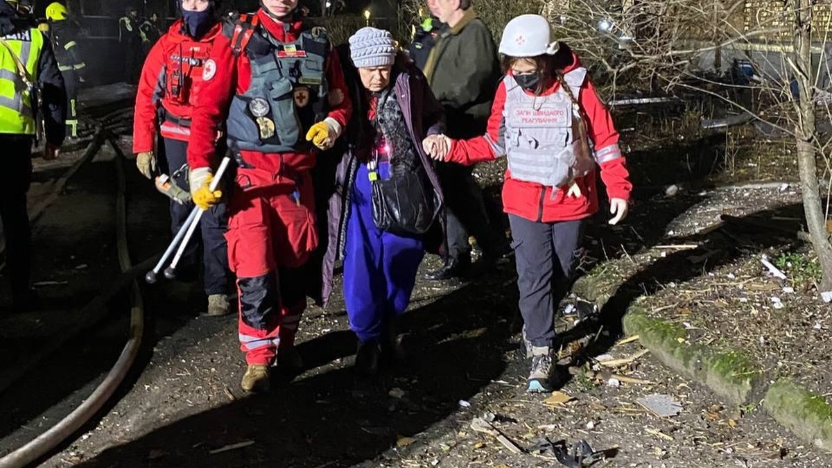 Ukrainian Red Cross working on sites affected by Russian attack in Kyiv, its region