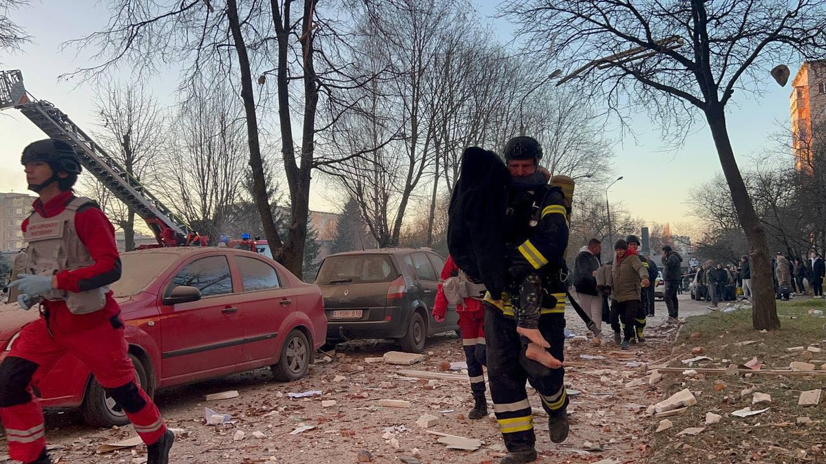 Ukrainian Red Cross helping victims of Russian air strike on Ternopil and Kharkiv