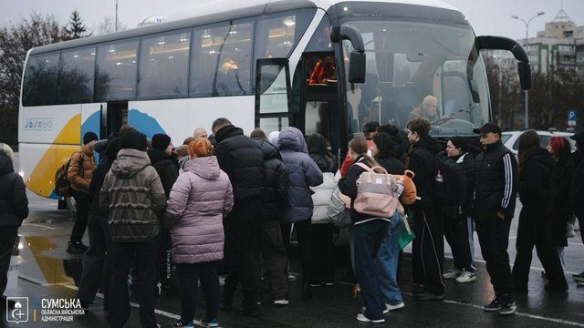 Школьников из 8 громад Сумской области отправили на двухнедельный отдых во Вьетнам