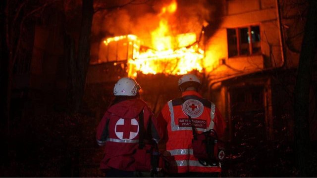 Волонтери УЧХ допомагали ліквідувати наслідки російської атаки БпЛА на Запоріжжя