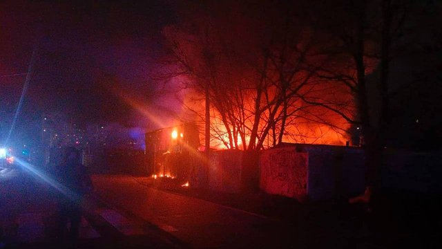 В Киеве на СТО произошел взрыв, возник пожар, пострадавших нет