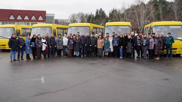 Громади Київщини отримали ще 12 шкільних автобусів – ОВА