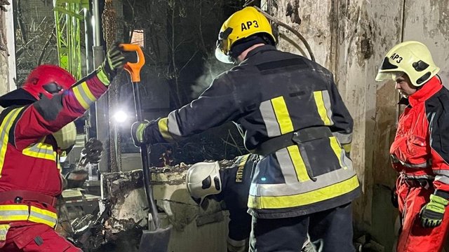 Аварійно-пошукові роботи на місці влучання БпЛА у Чернігові завершено – ДСНС