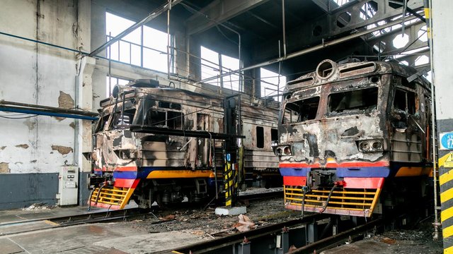 В Фастове в результате вражеского удара по железнодорожной инфраструктуре уничтожено 27 вагонов пригородных поездов - Минразвития