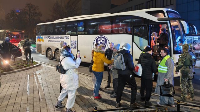Все 109 освобожденных белорусских политзаключенных доставлены в Польшу и Литву