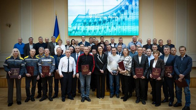 Свириденко наградила работников украинских энергокомпаний по случаю профессионального праздника