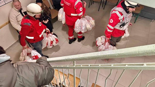 Волонтеры УКК дежурили на месте ликвидации последствий российской воздушной атаки Одессы