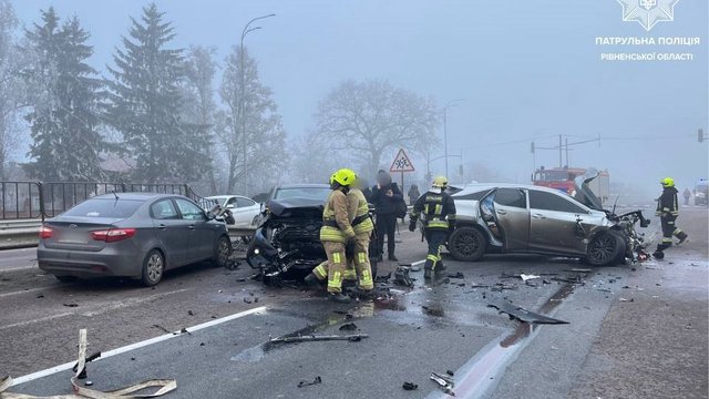 На Рівненщині сталася масштабна ДТП на трасі М-06 Київ — Чоп у напрямку Києва