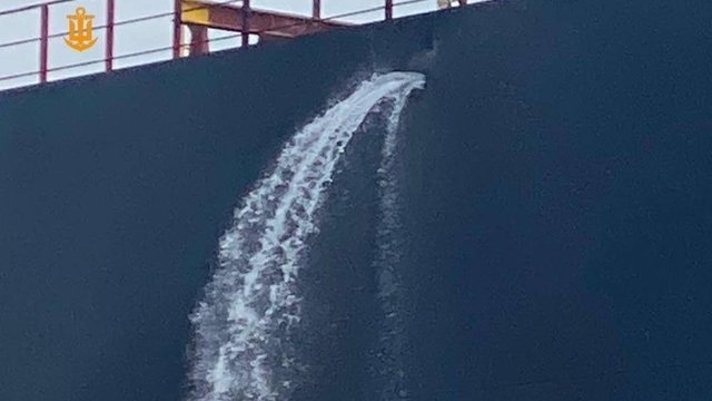 Russia attacks two ships entering the port to load wheat with attack UAVs, there are wounded civilians - Navy