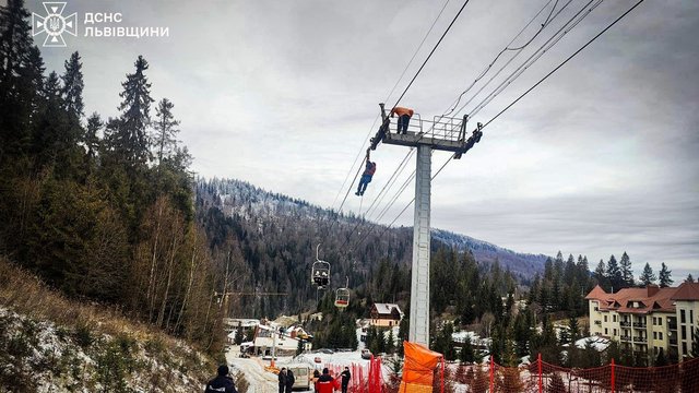 Во Львовской области остановился кресельный подъемник, на котором находятся около 80 человек