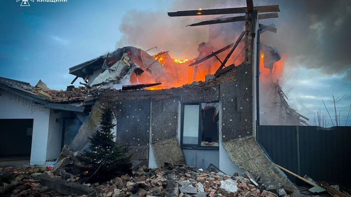 Zelenskyy: Russia attacks Ukraine with more than 650 drones, 3 dozen missiles and over three dozen missiles