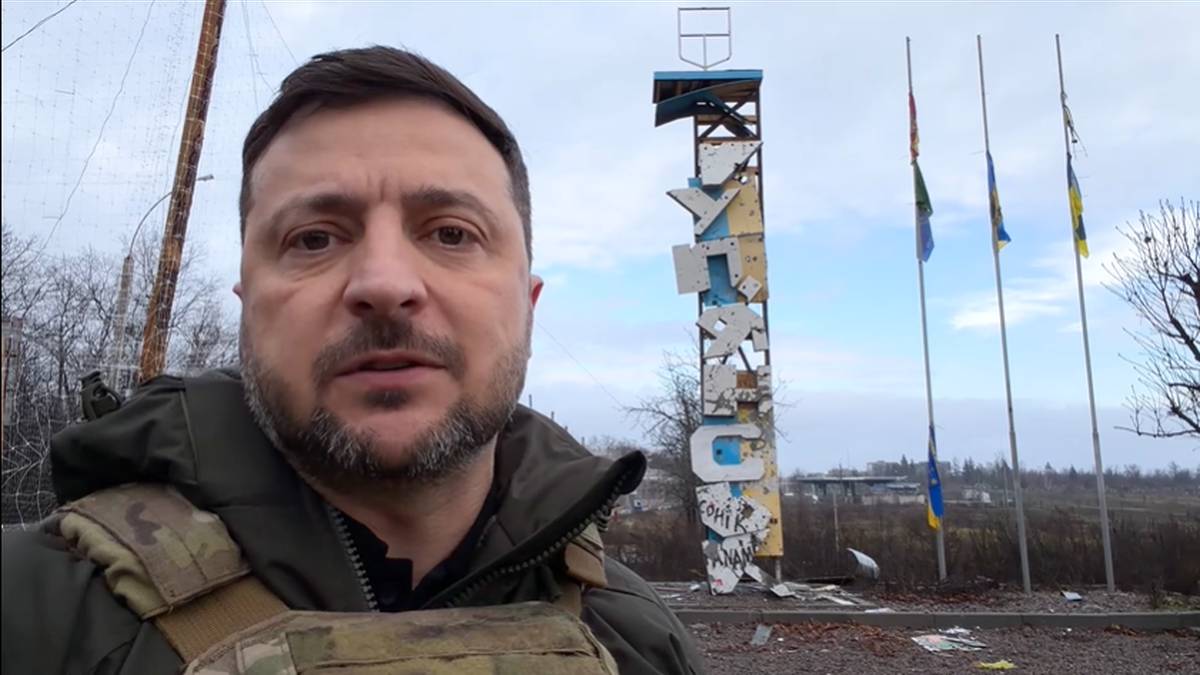 Zelenskyy visits Kupyansk sector of the front, congratulates soldiers