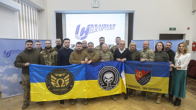 Авіакомпанія "Українські вертольоти" підготувала і роздала святкові волонтерські подарунки Силам оборони України