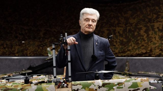 Фонд Порошенка запускає програму дронів-камікадзе "Блискавка" для фронту