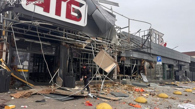 Через ворожі удари у Запоріжжі травмовано десять людей, в тому числі дитина та співробітники ДСНС і Патрульної поліції