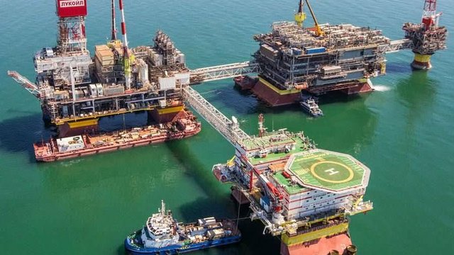 Беспилотники СБУ в третий раз ударили по нефтедобывающим платформам РФ в Каспийском море - источник в СБУ