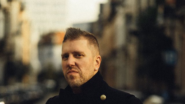 Відмовитись від жертовності та бідності