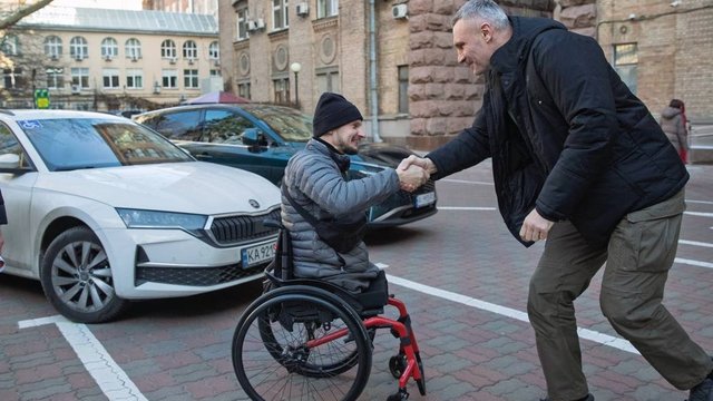 Мер Києва анонсував збільшення ветеранам компенсації за придбання автівок до 605 тис. грн