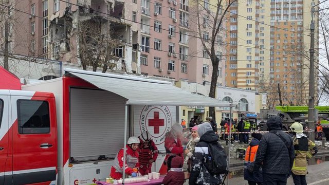 Волонтеры УКК работали на пяти локациях в Киеве после ракетно-дроновой атаки РФ