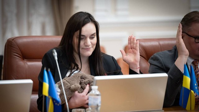 Свириденко: Самый светлый итог последнего заседания правительства в 2025 г. - это дочь вице-премьера Бережной, которая сегодня вместе с нами