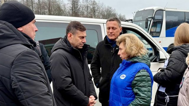 В Украину из РФ и ВОТ вернулись 15 украинцев по процедуре взаимного воссоединения семей - встреча Лубинца и Москальковой