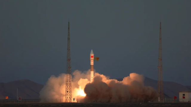 Китайська ракета вивела на орбіту два експериментальні супутники