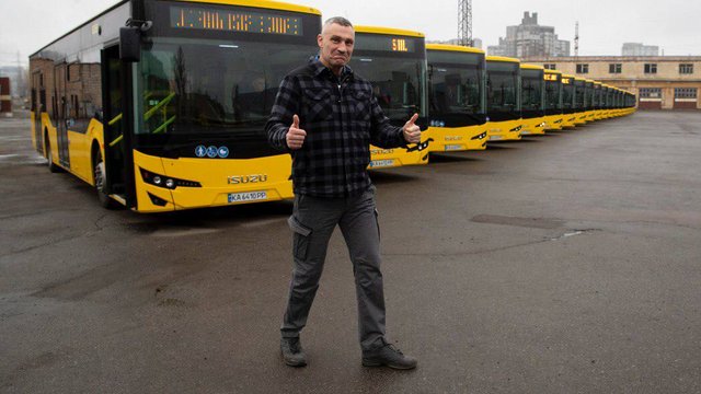 В Киеве на маршруты вышли два новых трамвая и 20 новых автобусов - мэр