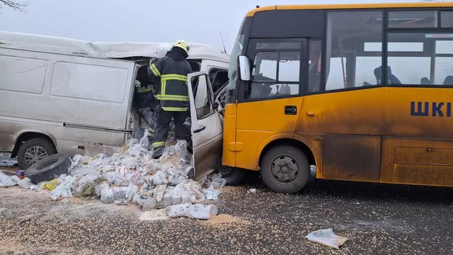 ДТП со школьным автобусом произошло в Днепропетровской области, погибли 2 взрослых, пострадал ребенок