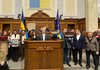 "Євросолідарність" продовжила блокування трибуни Ради. У засіданні оголошена перерва