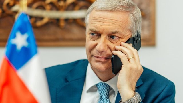 Консерватор Каст одержал победу на выборах президента Чили - СМИ