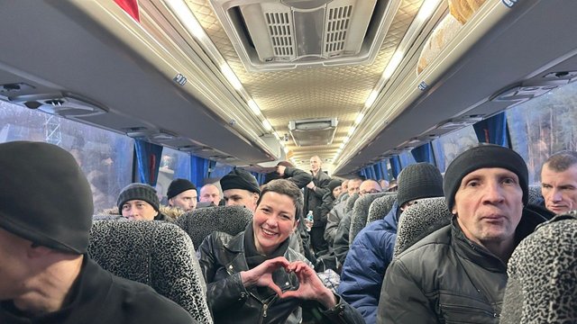 Коордштаб: Білорусь передала Україні 114 цивільних громадян, серед них – українці і білоруські діячі Марія Александрова, Віктор Бабаріко та інші