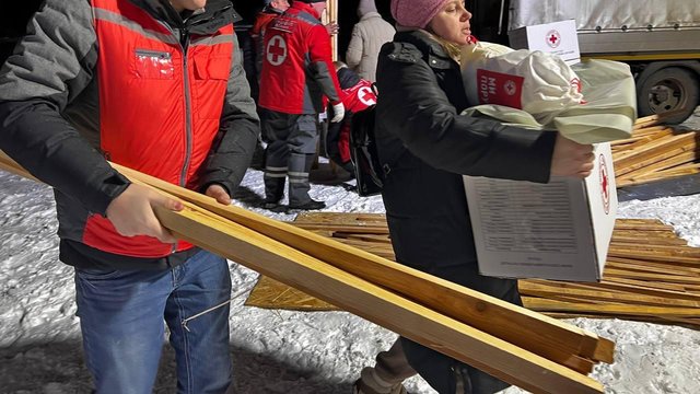 УЧХ допомагає постраждалим від ракетного удару РФ у Золотоноші