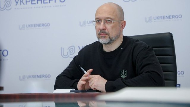 Шмыгаль поручил "Укрэнерго" увеличить технические возможности для импорта и передачи э/э с Запада на Восток Украины