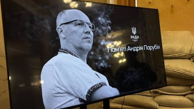 Порошенко почтил память Парубия в день его 55-летия