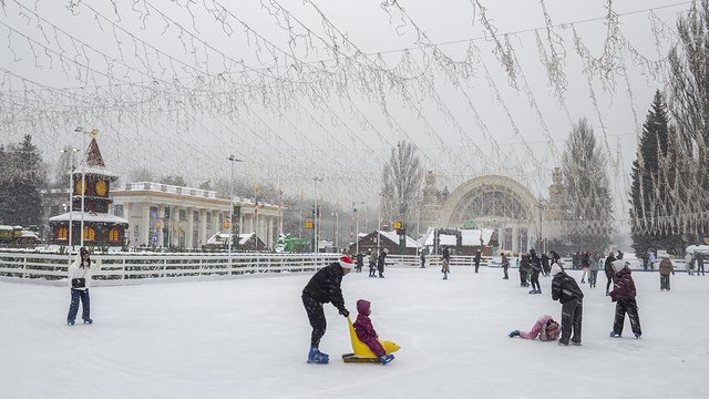 Ковзанка розважального комплексу «Зимова країна», Національний комплекс «Експоцентр України», 31.12.2025