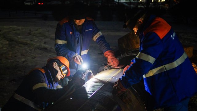 Мер Києва оголосив додаткову винагороду для фахівців, які відновлюють Київ після обстрілів