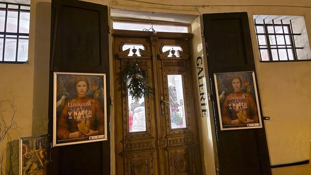 Світло серед війни: у Празі відкрили виставку українських художників