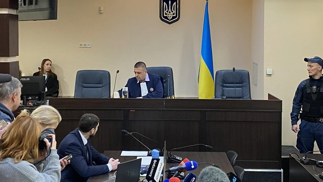 Защита сообщила суду о необходимости Тимошенко выехать за границу на мероприятия в январе-феврале