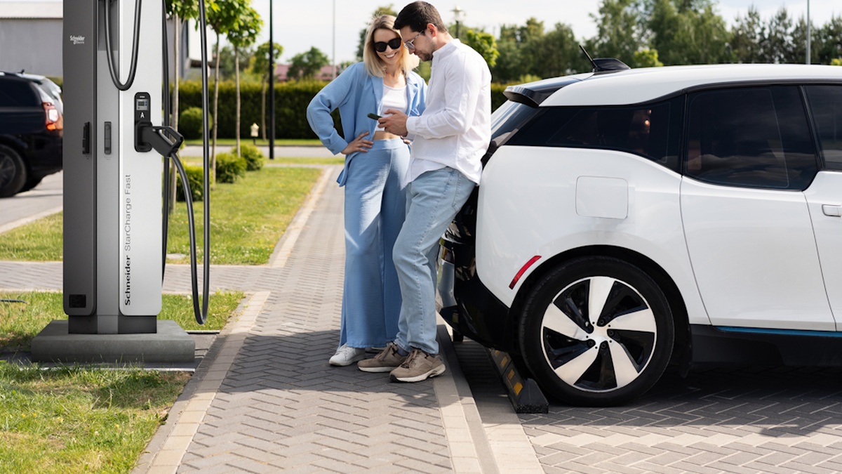 Schneider Electric Launches Schneider StarCharge Fast 720 — High-Power EV Charging